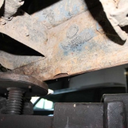 Küszöb korróziója látható Küszöb korróziója látható